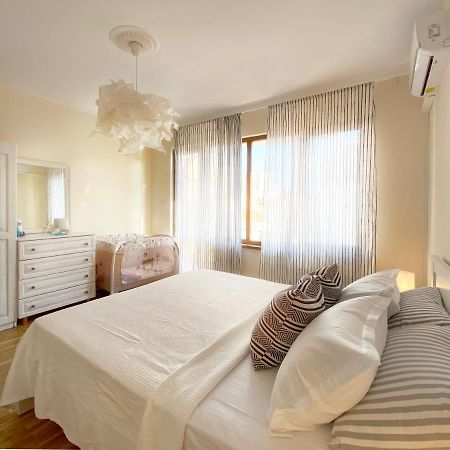 Lovely Apartment With Balcony In Pomorie Old Town By Flat Mаnаger Екстер'єр фото