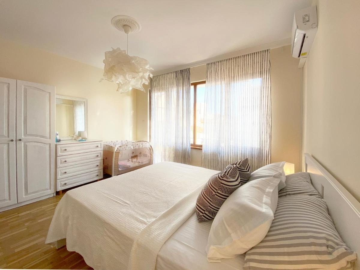 Lovely Apartment With Balcony In Pomorie Old Town By Flat Mаnаger Екстер'єр фото